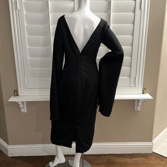 Lan Ting Exaggerated Sleeve V Back Formal Dress - Picture 5 of 10